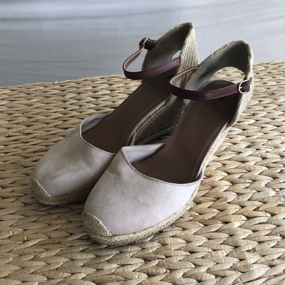 Tan Wedges - Picture 2 of 6